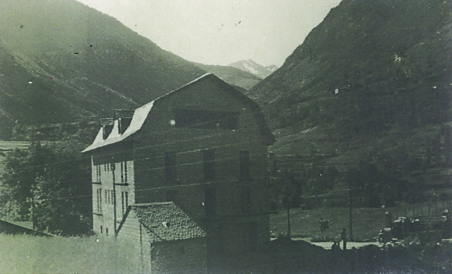 Farmacia Guerrero - Vista de casa la Cruz direcció Andorra la Vella