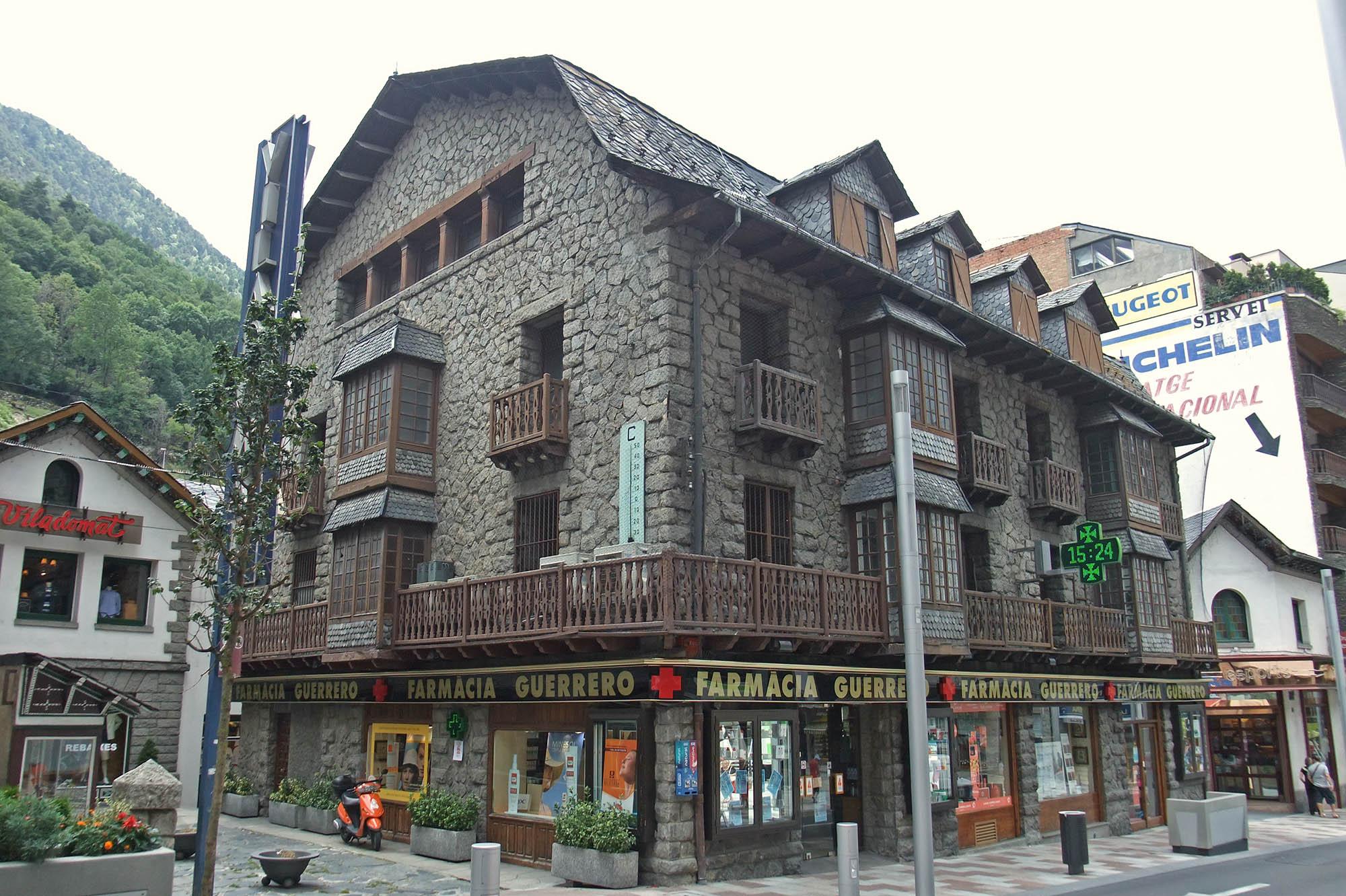 Farmacia Guerrero - Estat actual de casa la Cruz